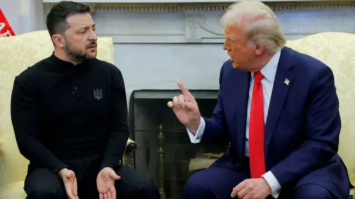 Donald Trump ordena la suspensión total de la ayuda militar a Ucrania 