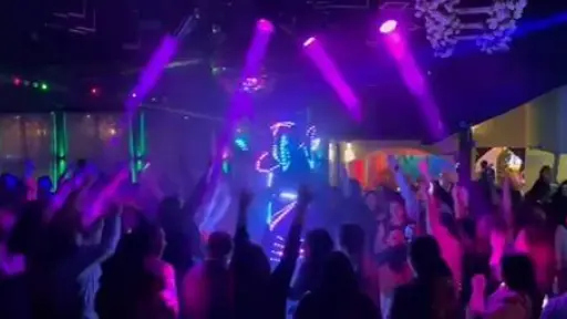 De restaurant a discoteque: Vecinos exigen cierre de local por ruidos y fiestas ilegales