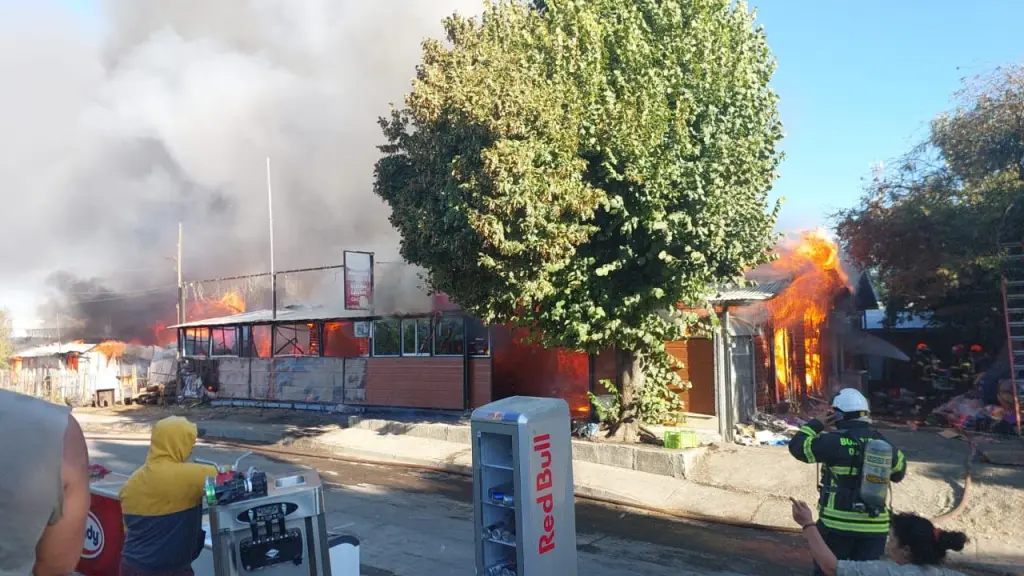 Gigantesco incendio en Canteras., Cedida