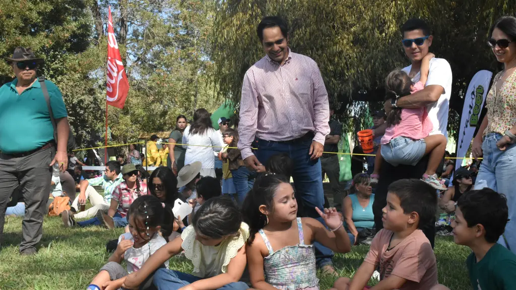 Los expositores de la feria entregaron al público un ambiente familiar y de aprendizaje, gracias a sus stands, emprendimientos, comida y muestras del campo.