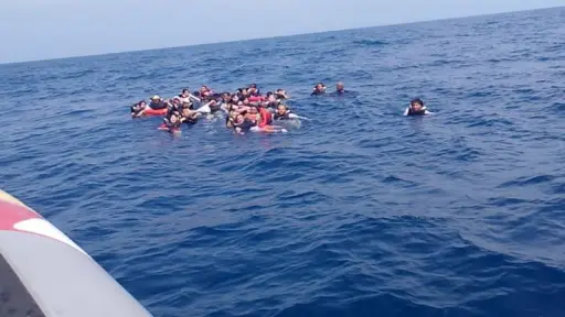 Seis chilenos entre los rescatados tras naufragio de embarcación turística en el Caribe colombiano