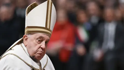 Papa Francisco pasa una noche tranquila tras superar crisis respiratoria aislada