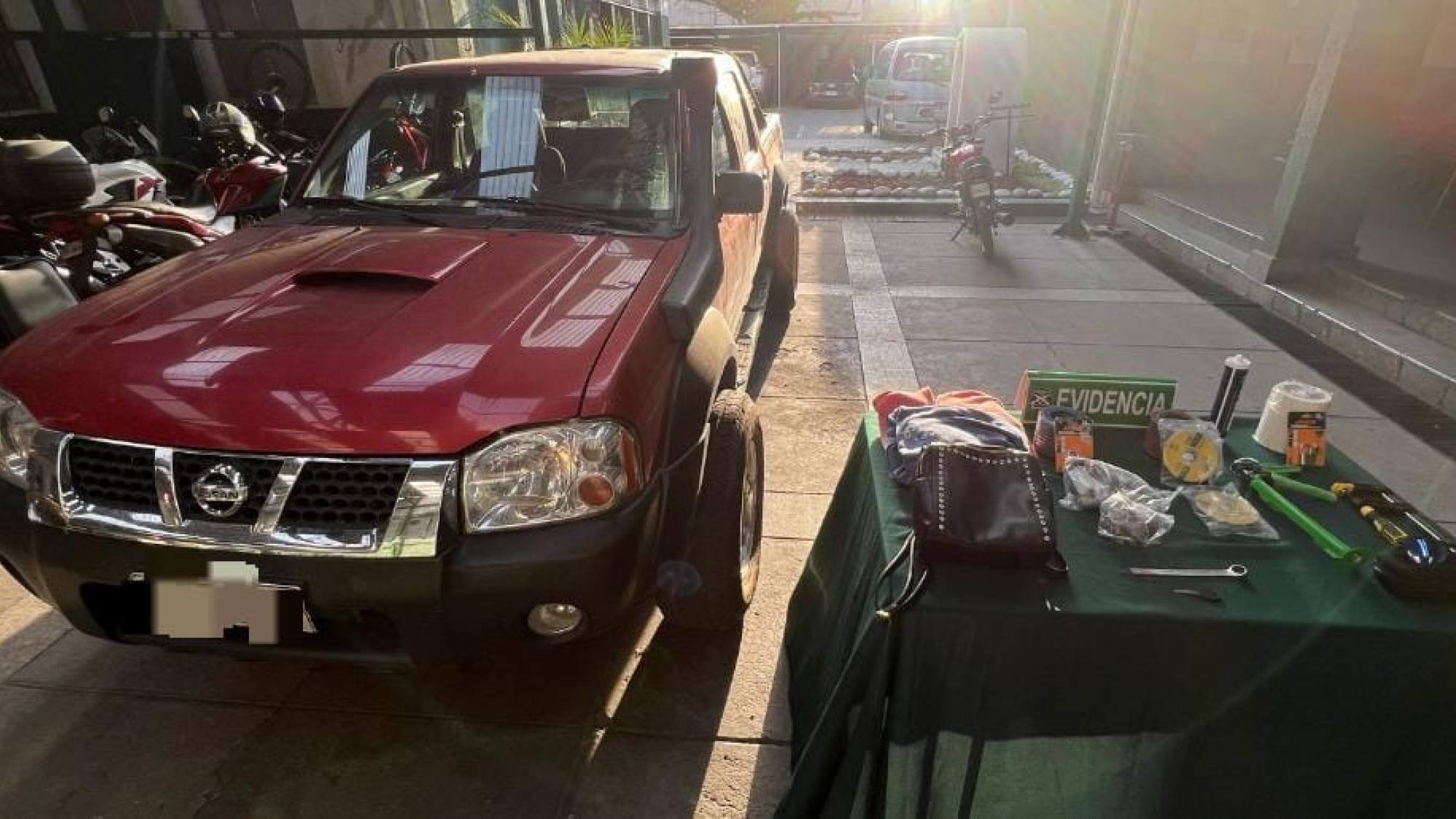 Carabineros detiene a hombres que robaron especies desde el interior de ...