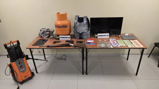 Brigada Investigadora de Robos de Angol arresta a dos hombres por delitos de robo y tráfico de drogas