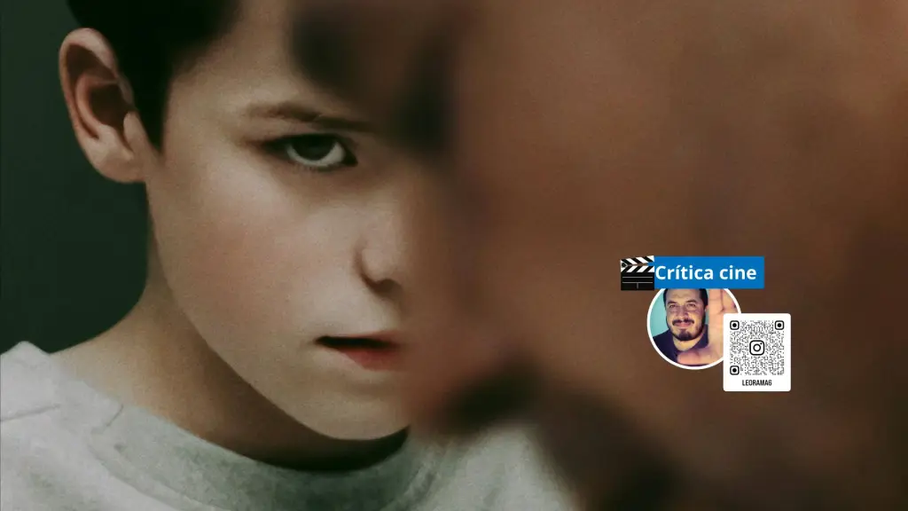 Jamie Miller, interpretado por Owen Cooper, es un adolescente de 13 años que es arrestado bajo la sospecha de asesinar a una compañera de clase, lo cual no solo estremece a las familias implicadas, sino que al colegio y a la sociedad en sí misma. , Crítica de cine