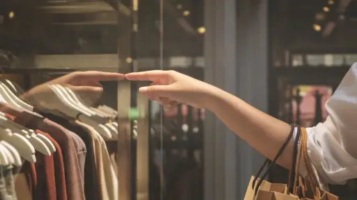Apertura del retail en Viernes Santo genera controversia: ¿derecho al trabajo o respeto a la fe?