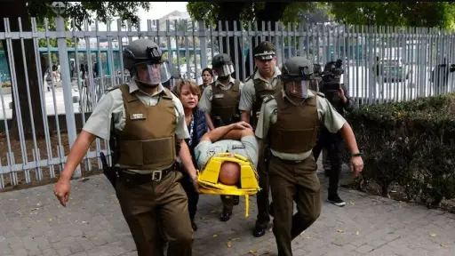 Carabinero resultó herido durante protesta de pescadores frente al Congreso en Valparaíso