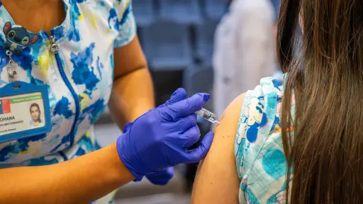 Desde el 1 de marzo, 13,56 % de la población objetivo se vacunó contra la influenza en Los Ángeles