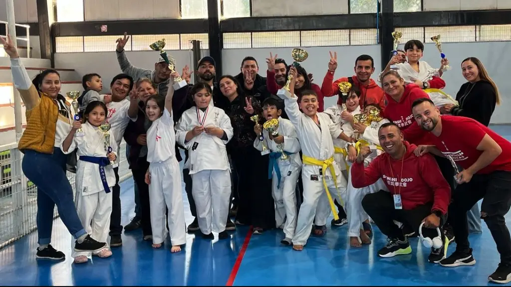 Felices se mostró la delegación del Academia Senshi Dojo tras la finalización del torneo, La Tribuna
