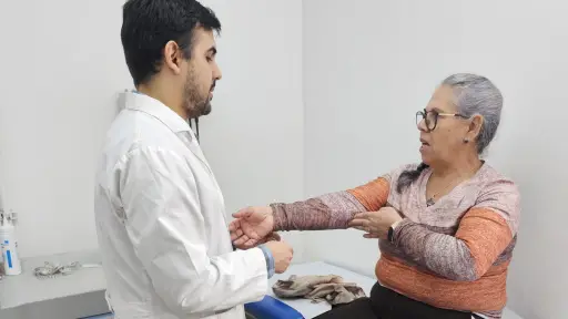 Reumatólogos lideran operativo médico en Alto Biobío: 42 pacientes fueron atendidos