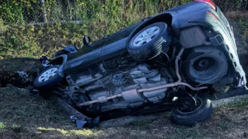 Diputada Karen Medina sufre accidente de tránsito: vehículo volcó en una zanja
