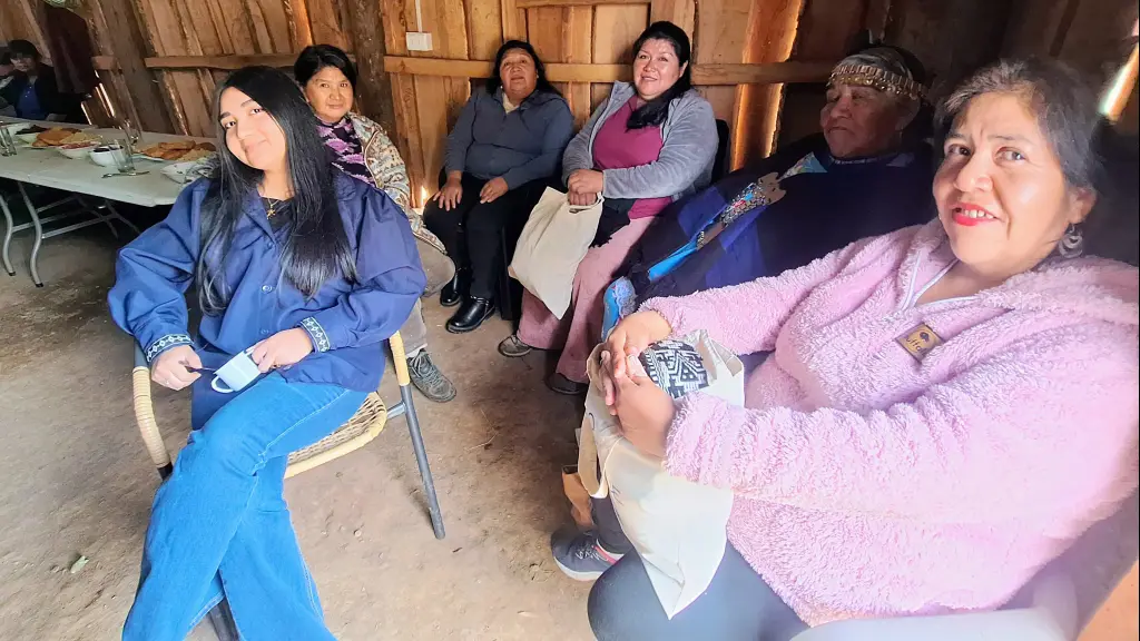 En la ruka-fogón se compartieron preparaciones típicas de las familias pehuenches. / Rucalhue Energía SpA