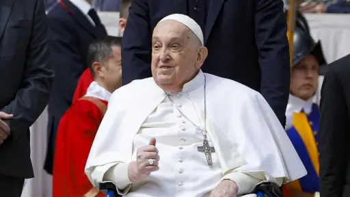 Papa Francisco delega a cardenales los ritos de Semana Santa pero guía la fe con texto del Vía Crucis