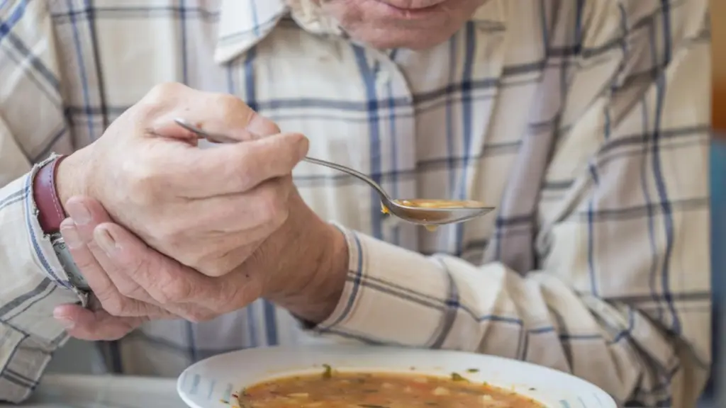 Aunque no existen cifras oficiales actualizadas, se estima que entre 30 mil y 40 mil personas padecen de Parkinson en Chile., Freepik