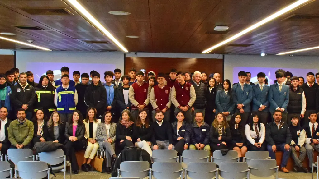 La contribución a la educación a través de espacios de crecimiento, creatividad e innovación entrega también oportunidades de crecimiento a los estudiantes.
