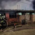 Los Ángeles: Incendio afectó a tres viviendas en la población Contreras Gómez, Bomberos de Los Ángeles