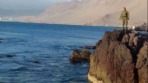 Hombre intentó escapar en auto, lancha y se lanzó al mar para evitar su detención 