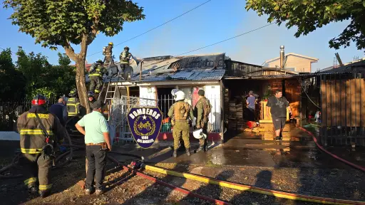 Incendio en Los Ángeles deja dos viviendas afectadas y una persona con quemaduras