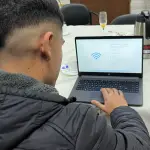 Entrega de kits educativos para jóvenes en reinserción social. , Cedida