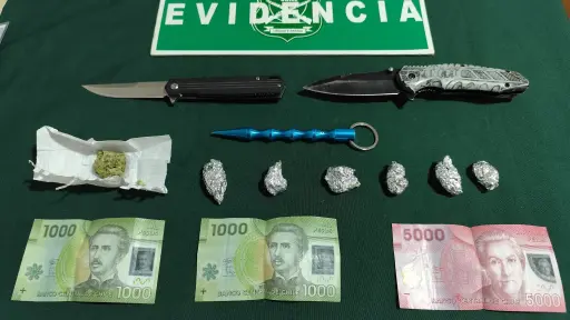 Sorprenden a hombres con armas blancas y marihuana en Mulchén