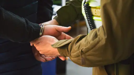 Adolescente es formalizado por cuatro delitos tras agresión dentro de colegio en Talcahuano