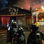 Incendio de pizzería y vivienda en calle Bulnes., Cuerpo de Bomberos de Los Ángeles.