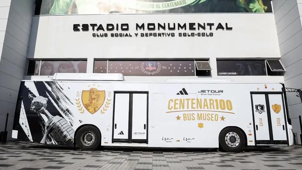 Escuela de fútbol angelina consigue histórica visita del Bus Museo del Centenario de Colo-Colo, Colo Colo Centenario