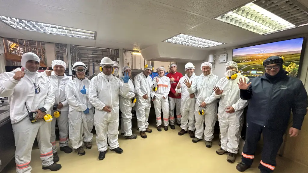 Los docentes pudieron conocer las instalaciones, procesos productivos y cultura organizacional de las empresas visitadas.
