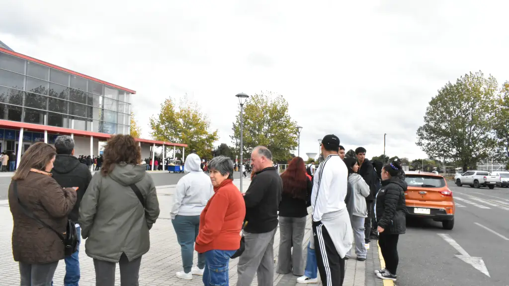 Visita del Bus Museo Centenario de Colo-Colo a Los Ángeles | 
