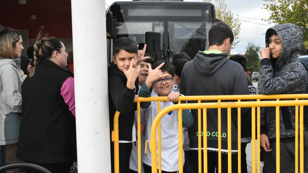 Revisa aquí la galería de imágenes que dejó la visita del Bus Museo de Colo-Colo en Los Ángeles, La Tribuna