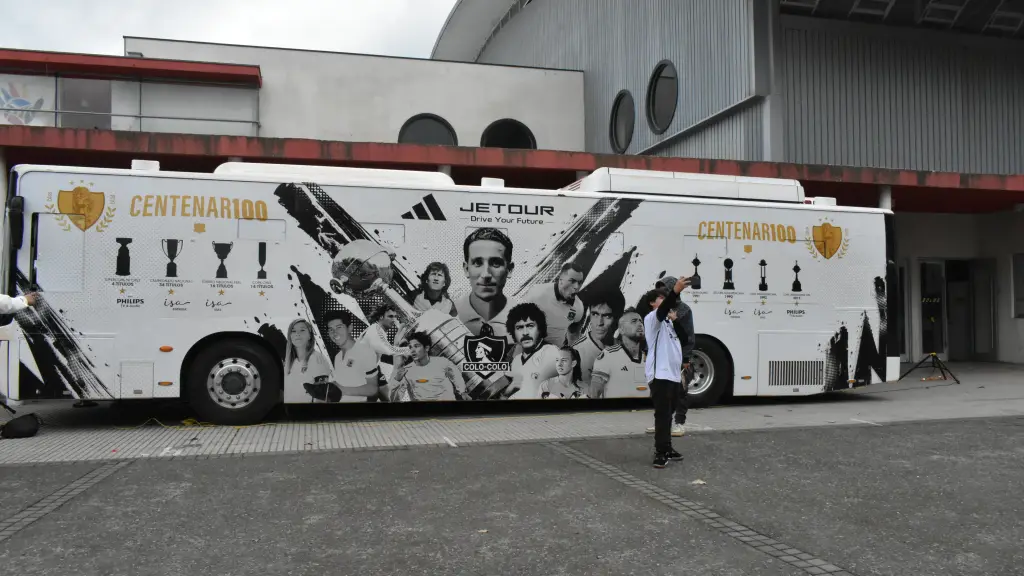 Visita del Bus Museo Centenario de Colo-Colo a Los Ángeles | 
