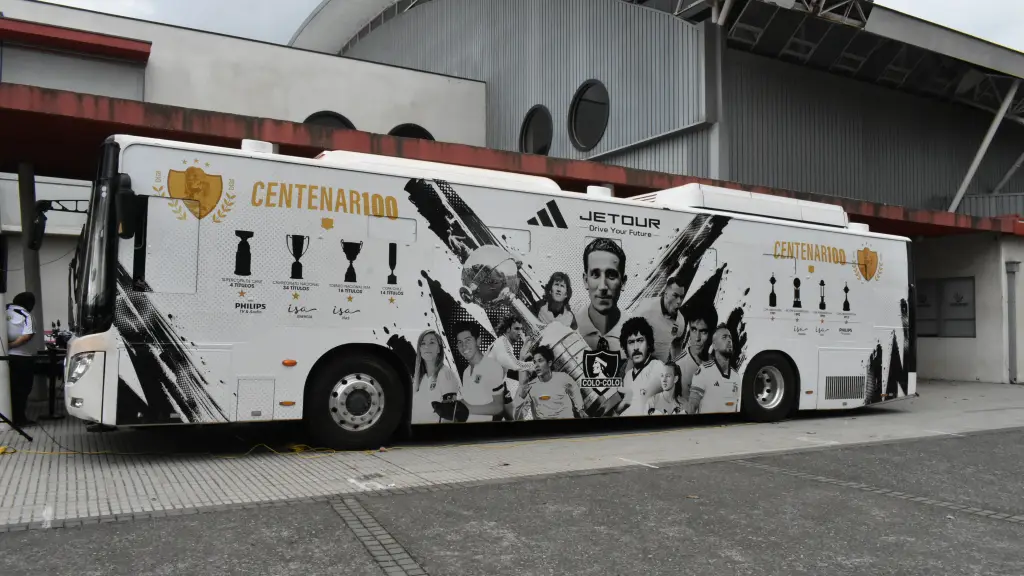 Visita del Bus Museo Centenario de Colo-Colo a Los Ángeles | 