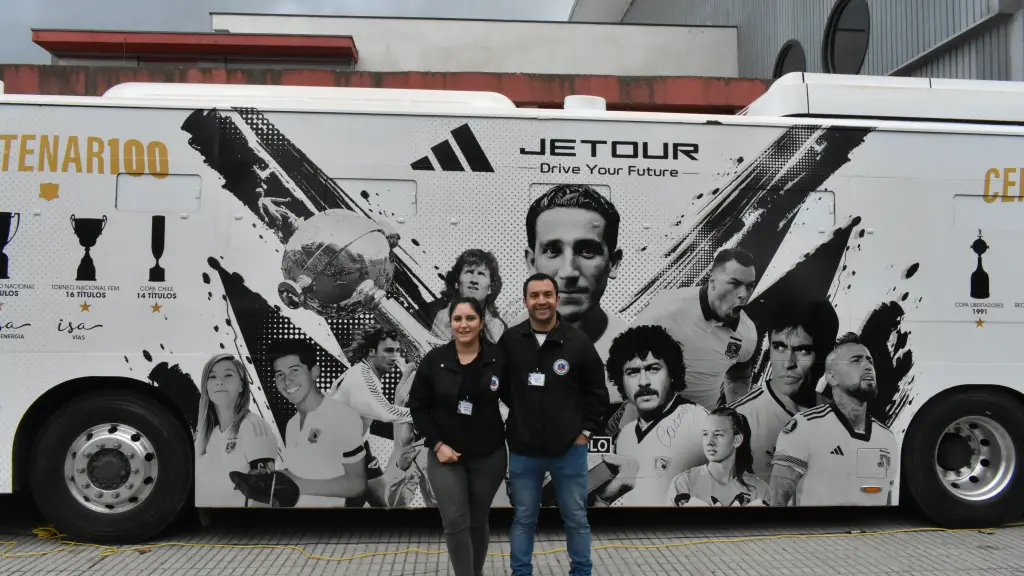 Visita del Bus Museo Centenario de Colo-Colo a Los Ángeles | 