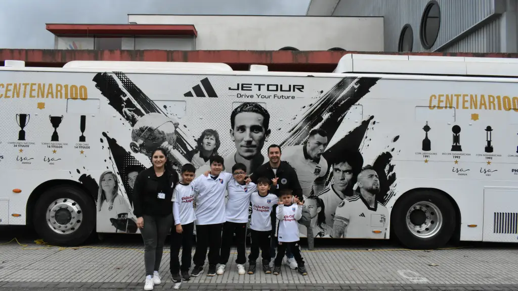 Visita del Bus Museo Centenario de Colo-Colo a Los Ángeles | 