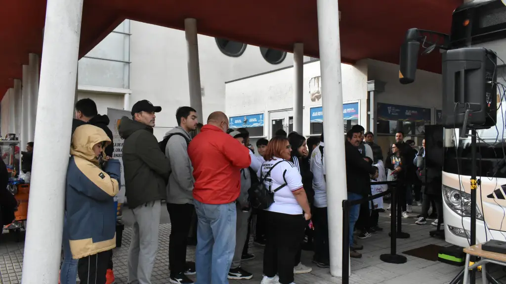 Visita del Bus Museo Centenario de Colo-Colo a Los Ángeles | 