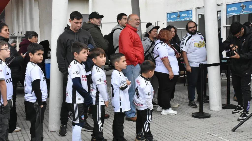 Visita del Bus Museo Centenario de Colo-Colo a Los Ángeles | 
