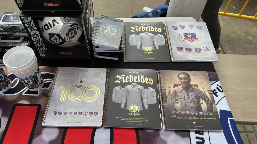 Visita del Bus Museo Centenario de Colo-Colo a Los Ángeles | 