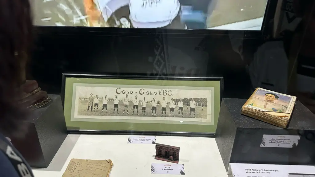 Visita del Bus Museo Centenario de Colo-Colo a Los Ángeles | 