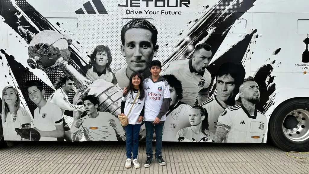 Visita del Bus Museo Centenario de Colo-Colo a Los Ángeles | 