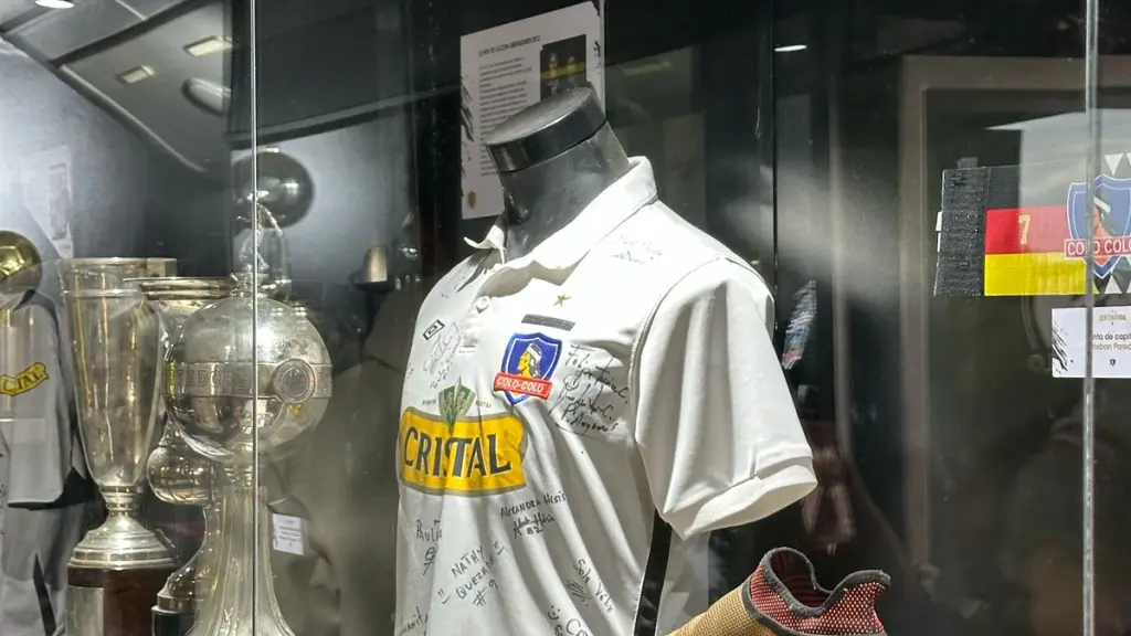 Visita del Bus Museo Centenario de Colo-Colo a Los Ángeles | 