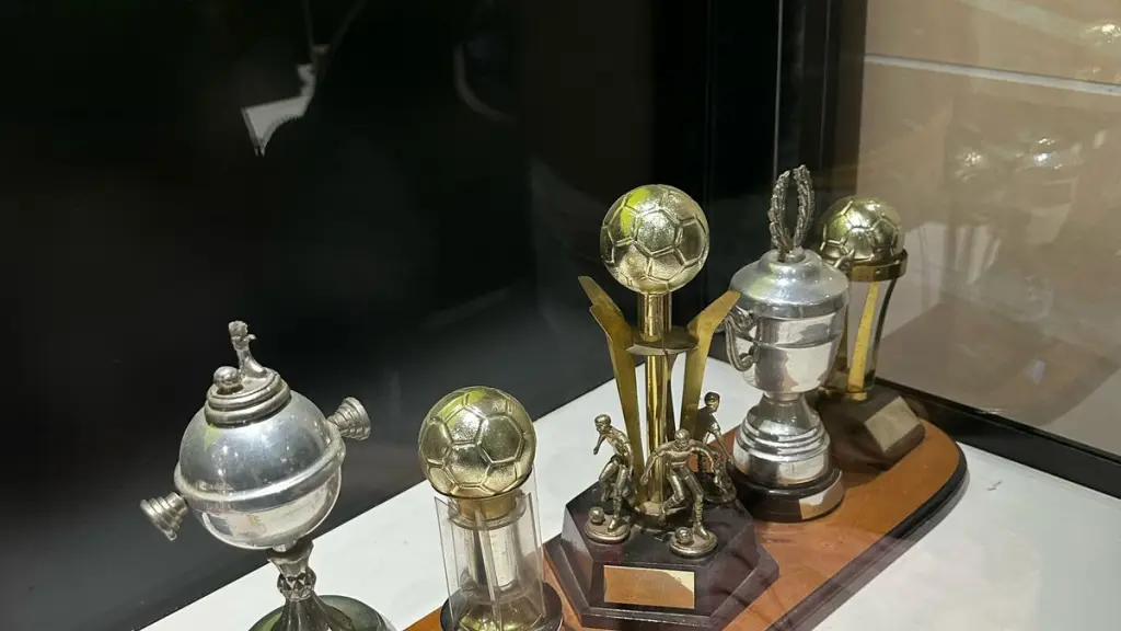 Visita del Bus Museo Centenario de Colo-Colo a Los Ángeles | 