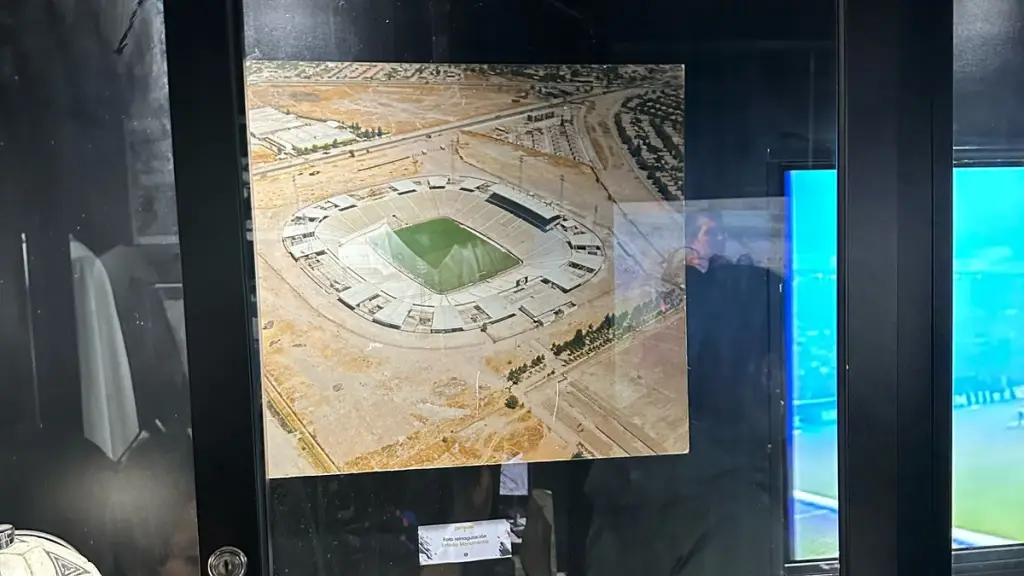Visita del Bus Museo Centenario de Colo-Colo a Los Ángeles | 