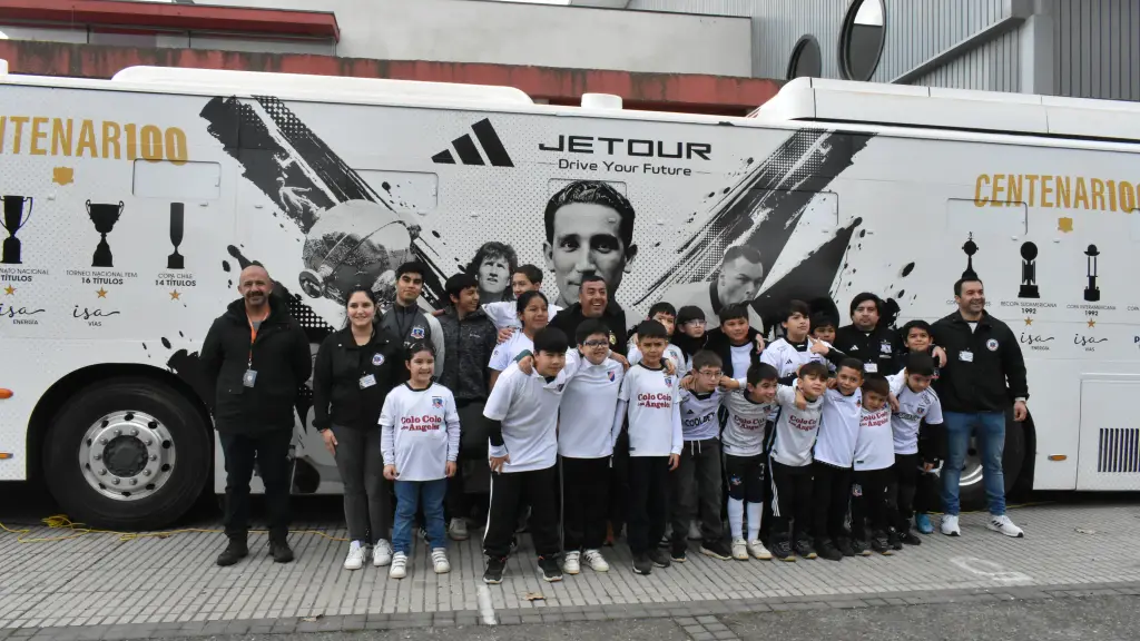 Visita del Bus Museo Centenario de Colo-Colo a Los Ángeles | 