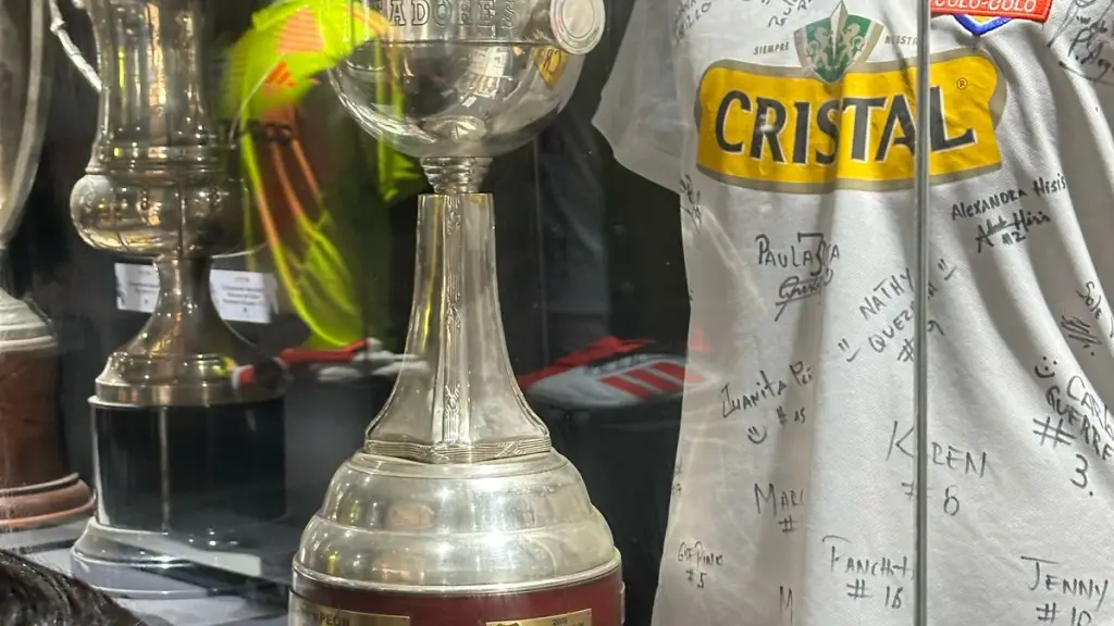 Visita del Bus Museo Centenario de Colo-Colo a Los Ángeles | 