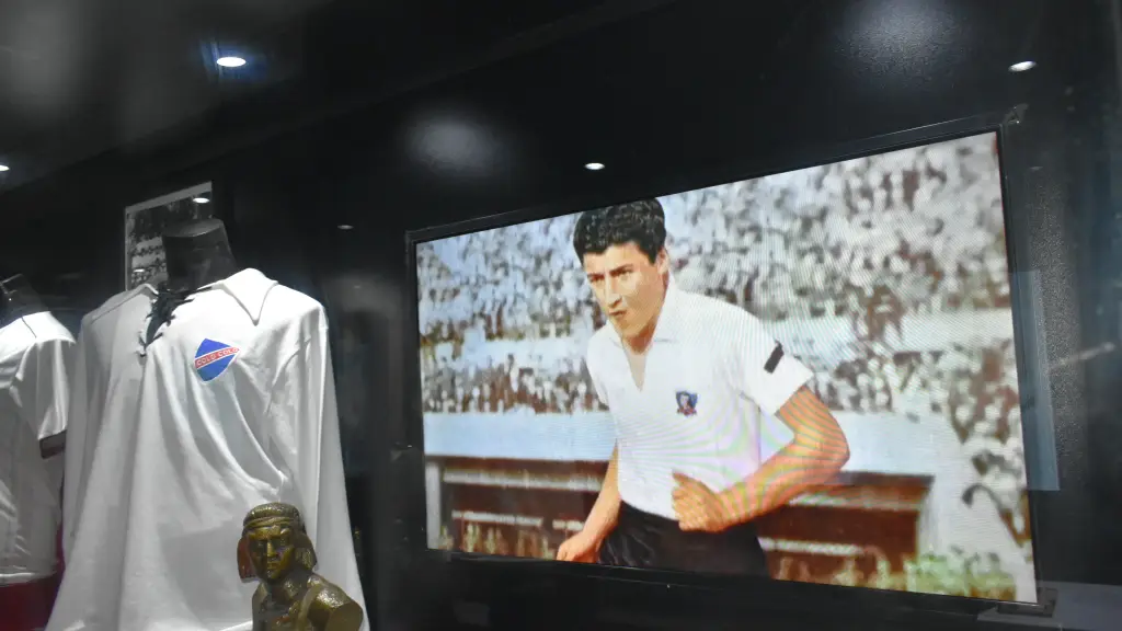 Visita del Bus Museo Centenario de Colo-Colo a Los Ángeles | 