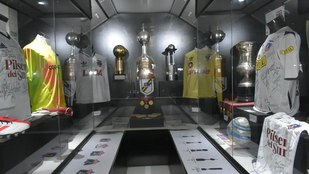 Visita del Bus Museo Centenario de Colo-Colo a Los Ángeles | 
