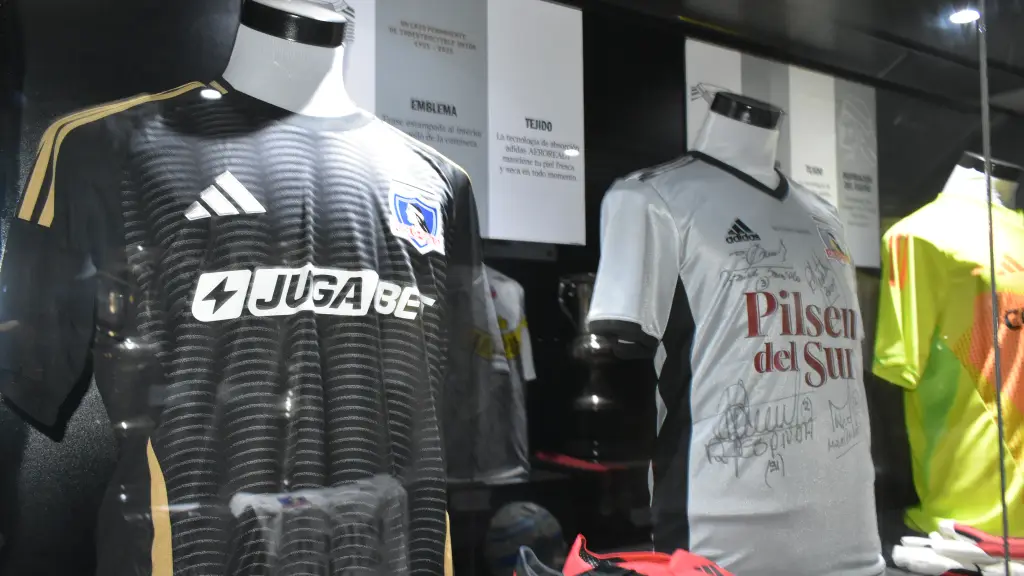 Visita del Bus Museo Centenario de Colo-Colo a Los Ángeles | 