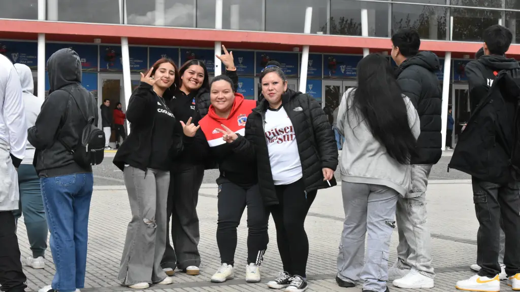 Visita del Bus Museo Centenario de Colo-Colo a Los Ángeles | 