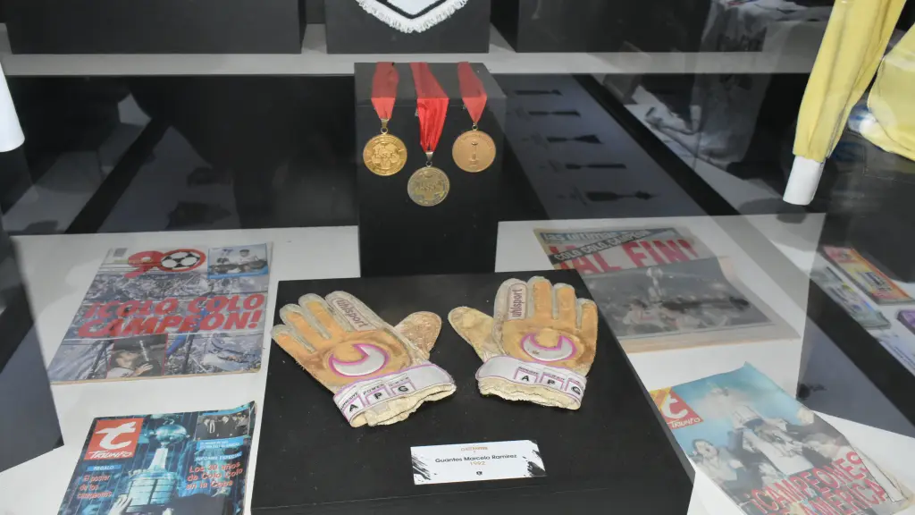 Visita del Bus Museo Centenario de Colo-Colo a Los Ángeles | 