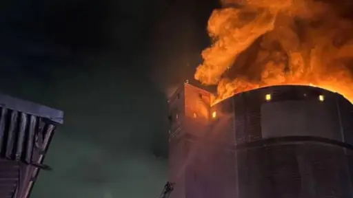 Gran incendio en planta IANSA de Curicó moviliza a bomberos de varias comunas